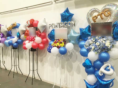 カルッツ川崎にバルーンフラワースタンド花を配達しました。