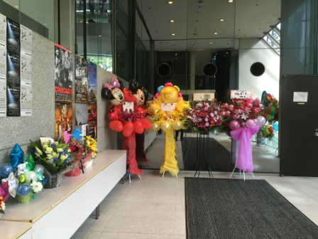 舞台劇場に贈るスタンド花楽屋花